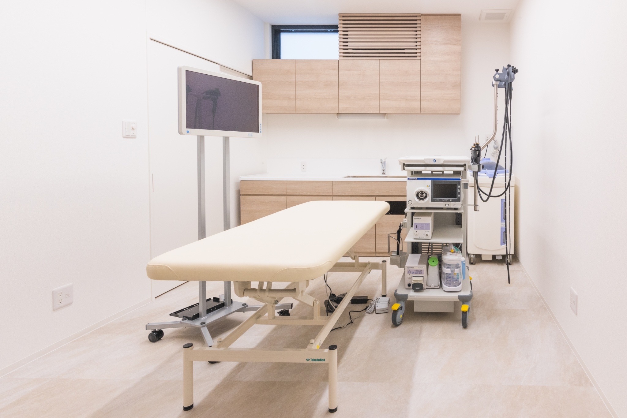 プライバシーに配慮した完全個室の内視鏡室と、痛みの少ない細径内視鏡や経鼻内視鏡を完備