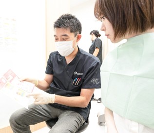 イラストや動画・模型などを使用したわかりやすい説明を行い、一人一人に合った治療計画を立てます