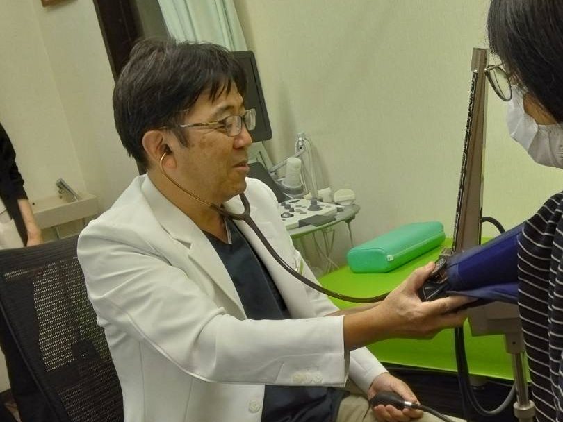 院長：橋本先生の顔写真