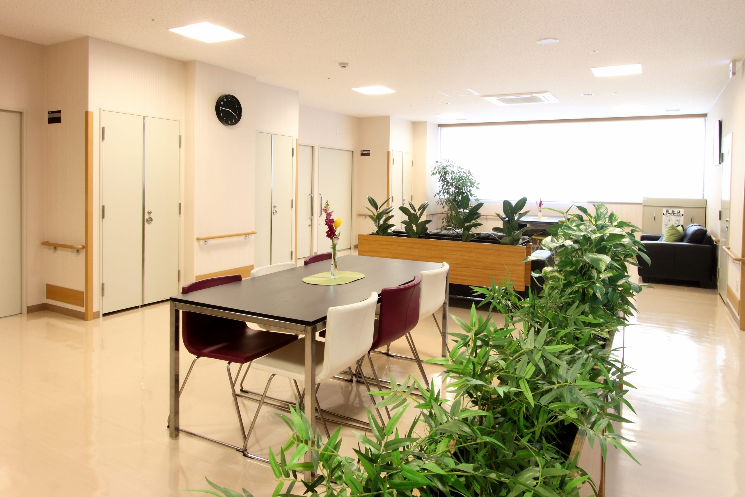 ストレスケア病棟も併設。心の和む精神医療を目指しています。