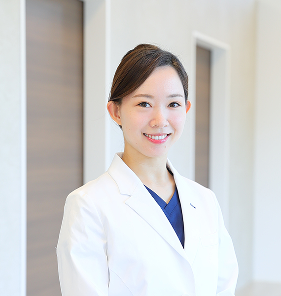 副院長：岡田麻彩先生の顔写真